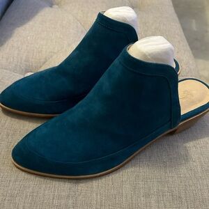 Stunning RARE women’s mules